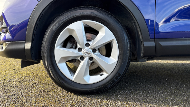 Nissan Qashqai 1.3 DiG-T Acenta Premium 5dr Petrol Hatchback